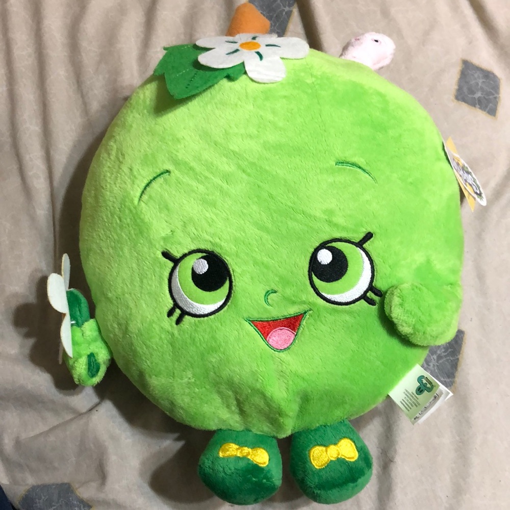 Shopkin plus toy!